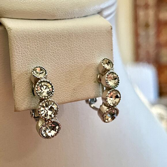 Vintage Napier Crystal Silver Tone Screw Back Earrings - Picture 4 of 6